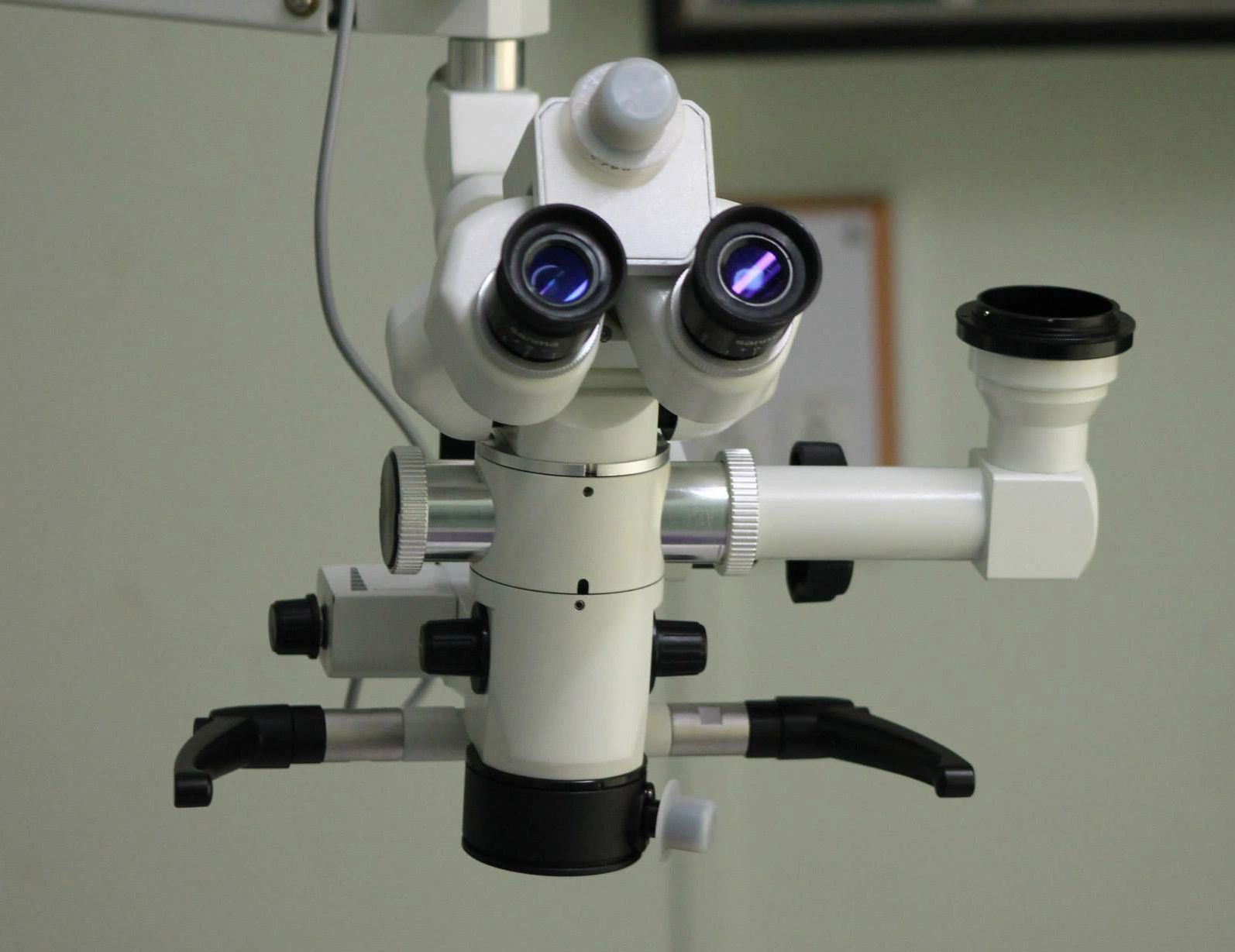 Microscope Dentistry in pune joglekars dental solutions